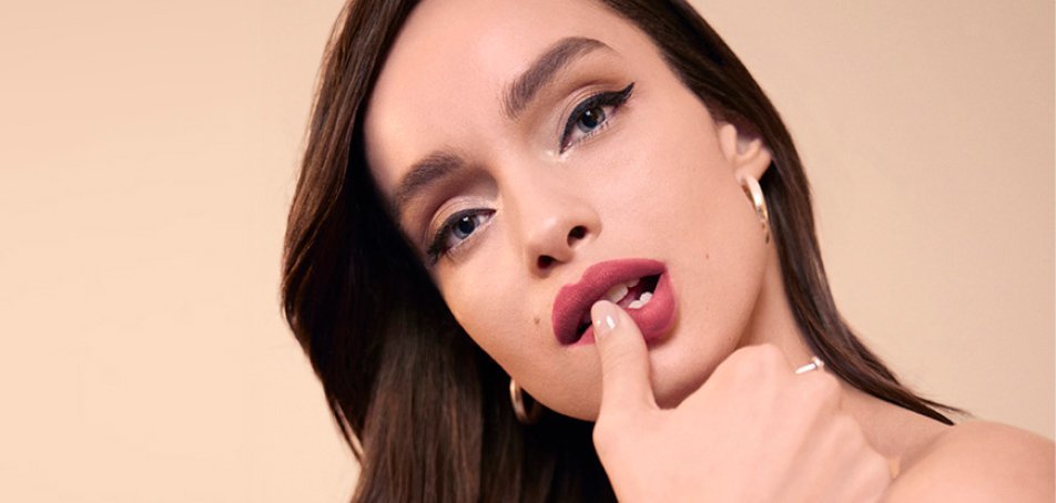 Dudak Makyaji Trendleri Glassy Lips Cam Gorunumlu Dudaklar Ve Sonbahar Kombinleri