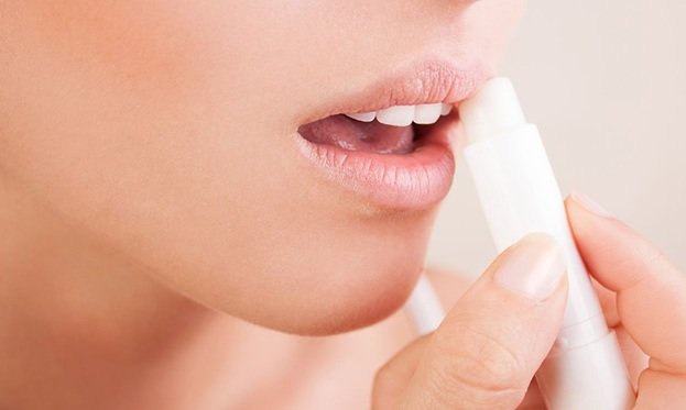 Lip Gloss'un Kalıcılığını (Longevity) Artırmanın Yolları